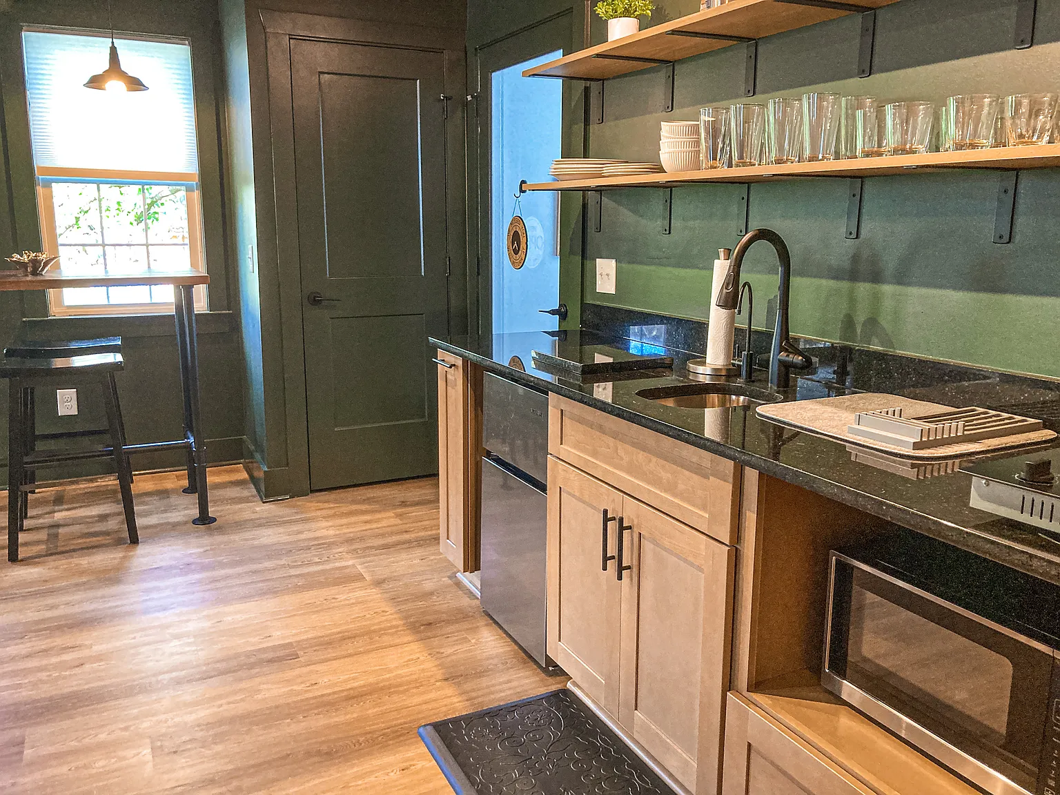 1 bed, 750 sqft, $1,800 — Photo 3