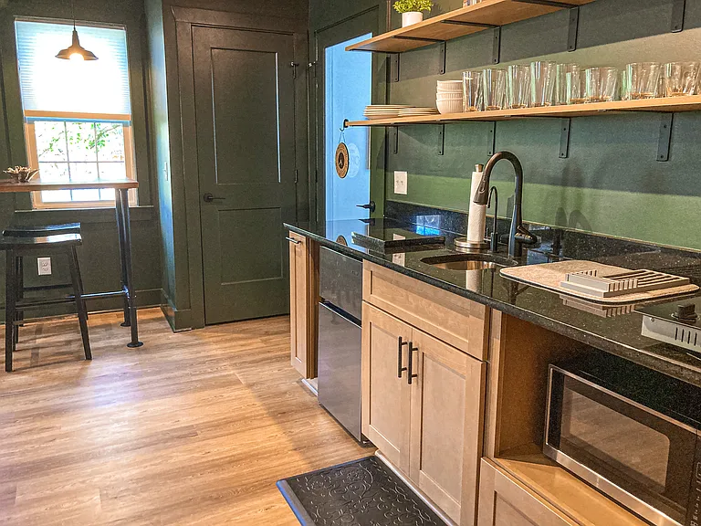818 Kirkwood Ave — Photo 3
