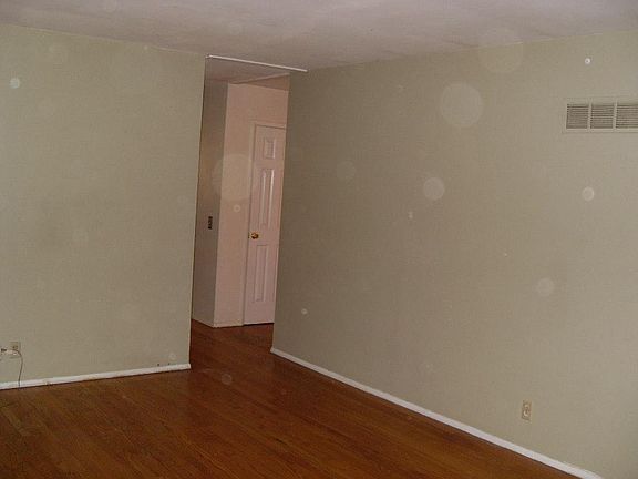 5th image of 590 Humes Ln