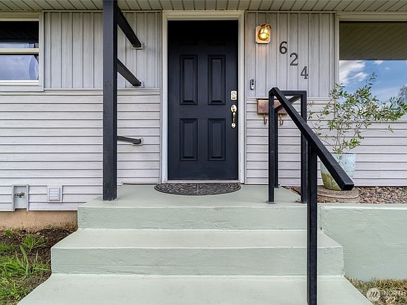 3rd image of 624 Ash Street