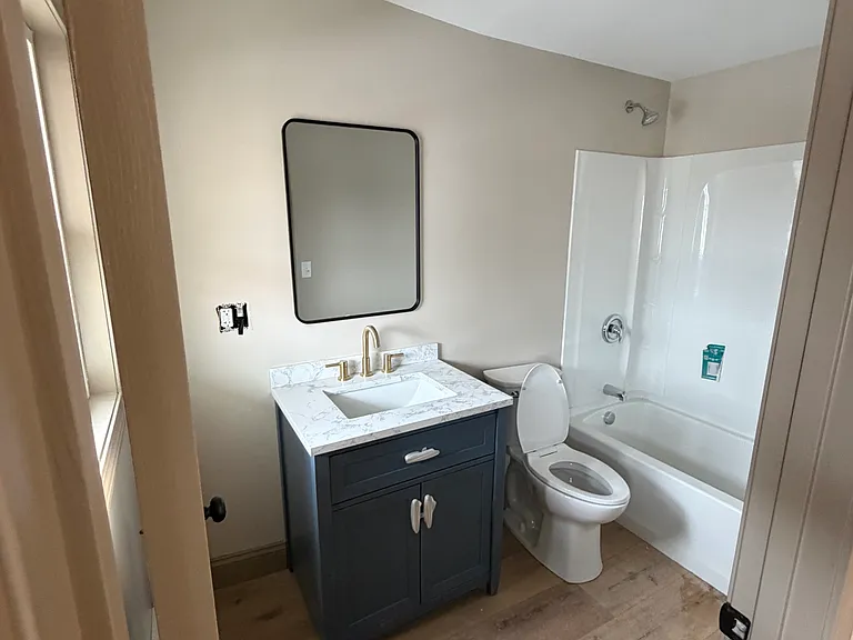 39 Knox St #5 — Photo 6