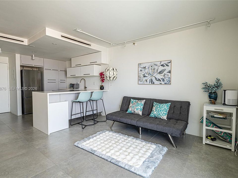 1st image of 1035 West Ave #Penthouse 02