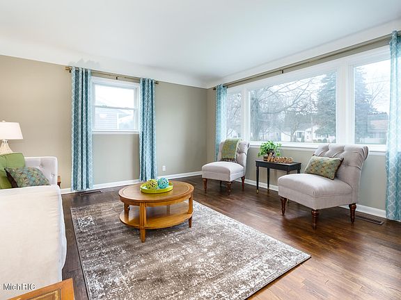 4th image of 2132 Dorchester Ave