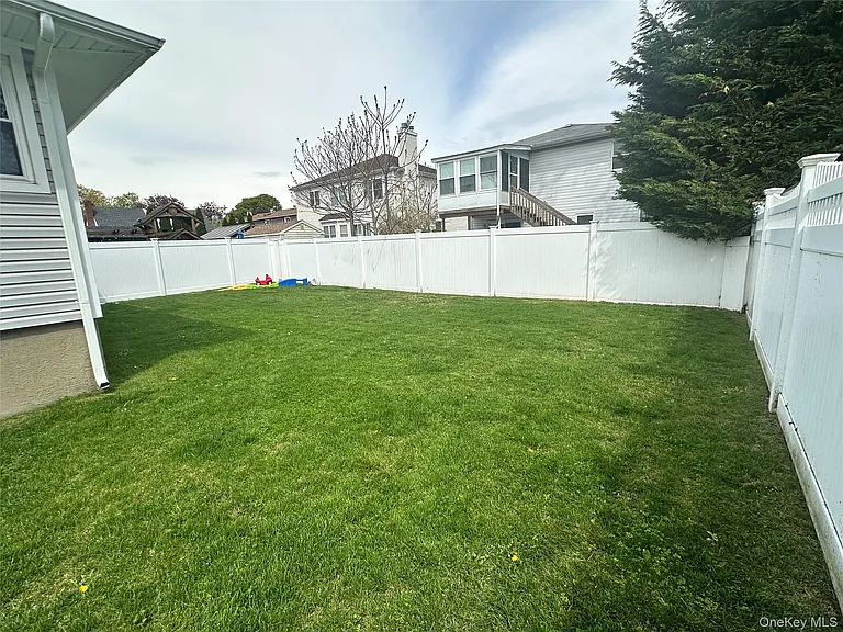 1741 Warren Pl — Photo 21