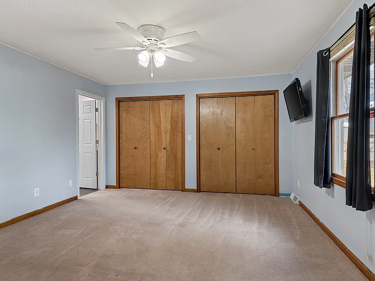 617 E Chestnut St — Photo 14