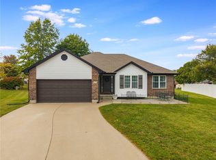 413 E Lawn Cir, Odessa, MO 64076