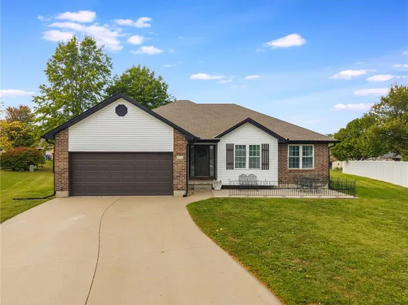 413 E Lawn Cir, Odessa, MO 64076