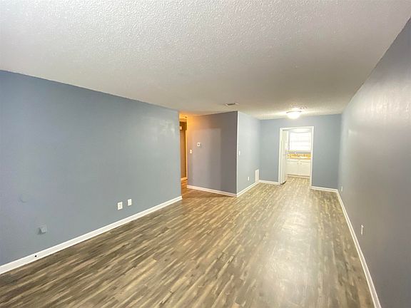 2nd image of 3412 Green Briar Cir APT C