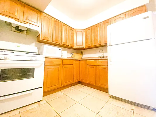 Rented by RealTegrity NY LLC | media 29