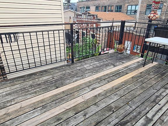 4th image of 621 N Oakley Blvd #B