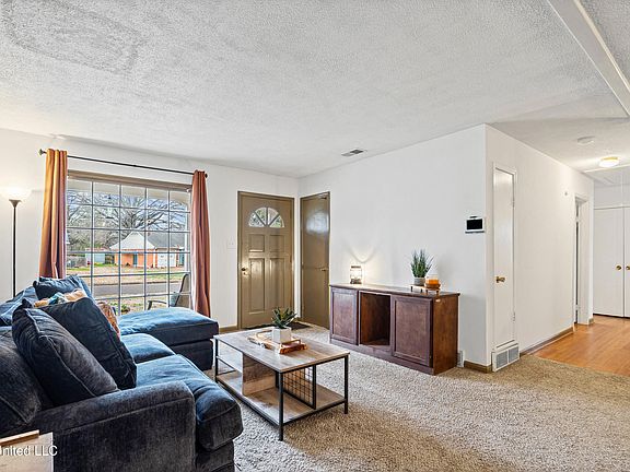 5th image of 8444 Cedarcrest Dr E