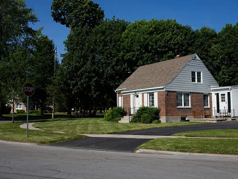 1343 Cosgrove St — Photo 3