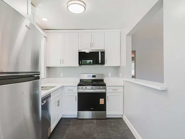 3000 W Victory Blvd #200 — Photo 9