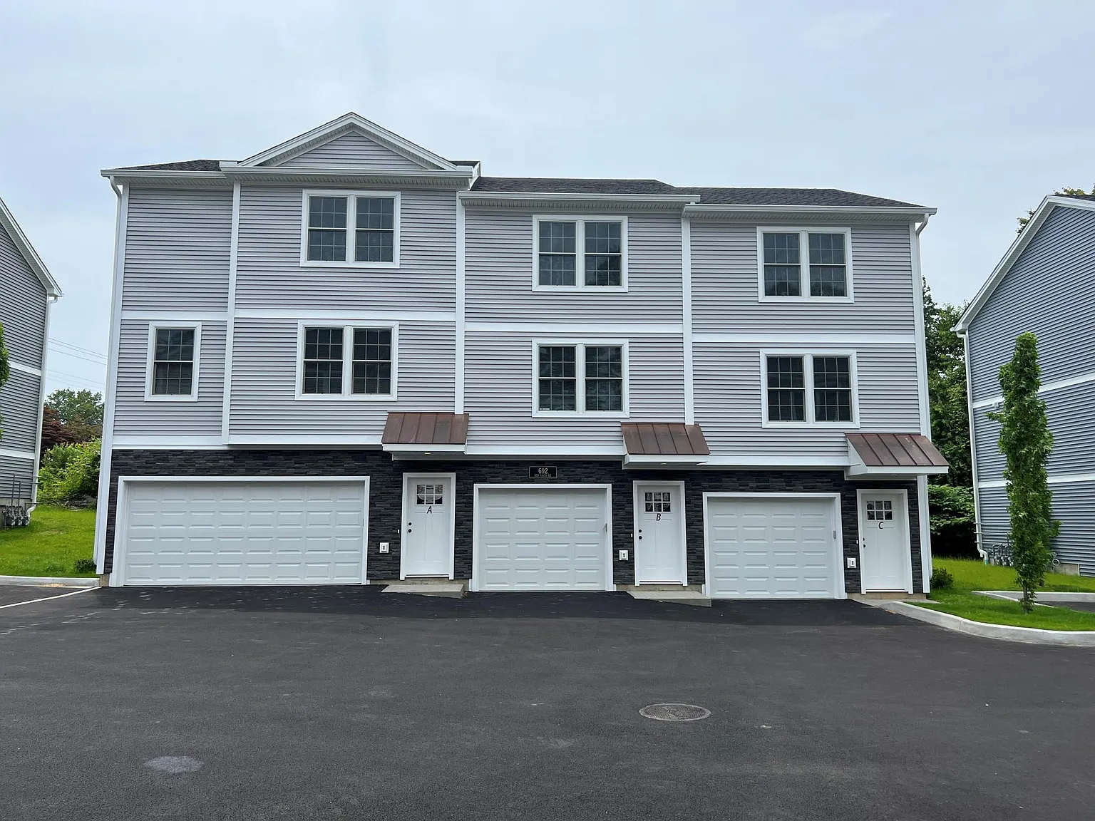 3 bed, 2.5 bath, 1698 sqft, $3,700 — Photo 2