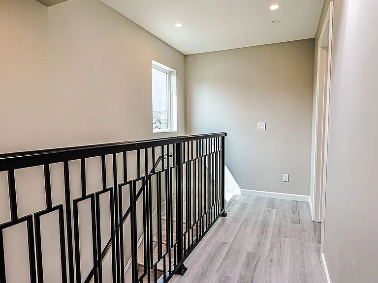5261 Harmony Ave — Photo 32