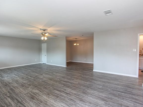 2nd image of 501 Circle Dr