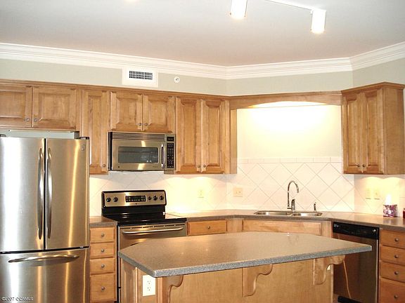 4th image of 4401 Arendell Street 408 & 30' slip #37