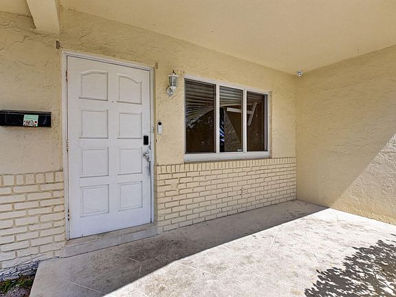 5th image of 2267 NE 3rd Ave