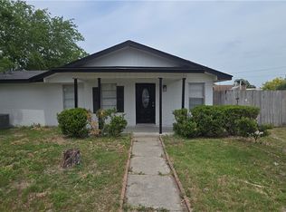 1013 Evergreen St, Mathis, TX 78368