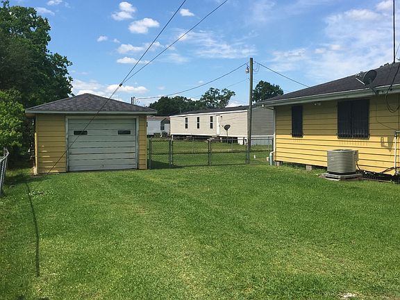 2nd image of 221 Oak St