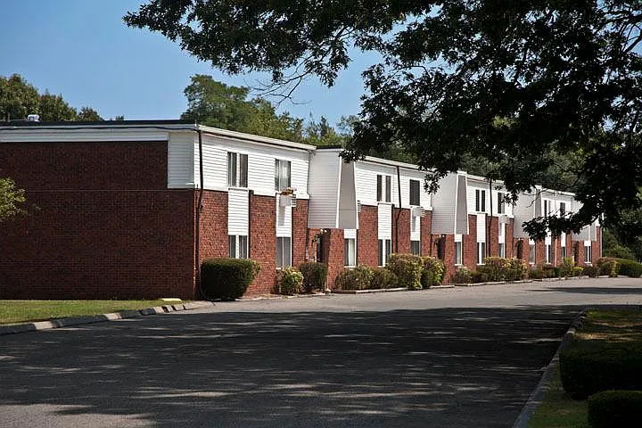Sandy Lane Apartments — Photo 6