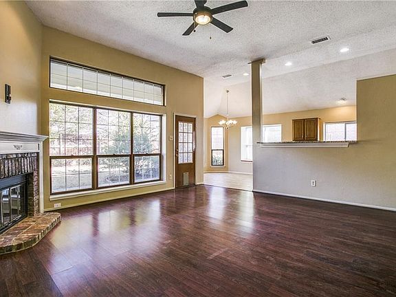 4th image of 4705 Thorntree Dr