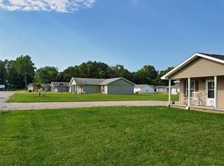 225 E Court Dr, Cayuga, IN 47928