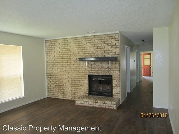 2nd image of 707 Oakwood Ln APT B