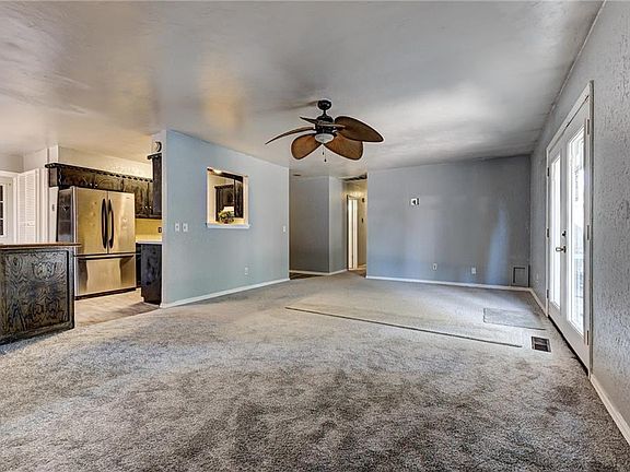 5th image of 405 Greenwood Dr