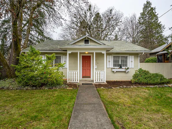 1210 NW Lawnridge Ave, Grants Pass, OR 97526