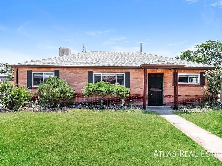 1620 Phoenix Ct — Photo 1