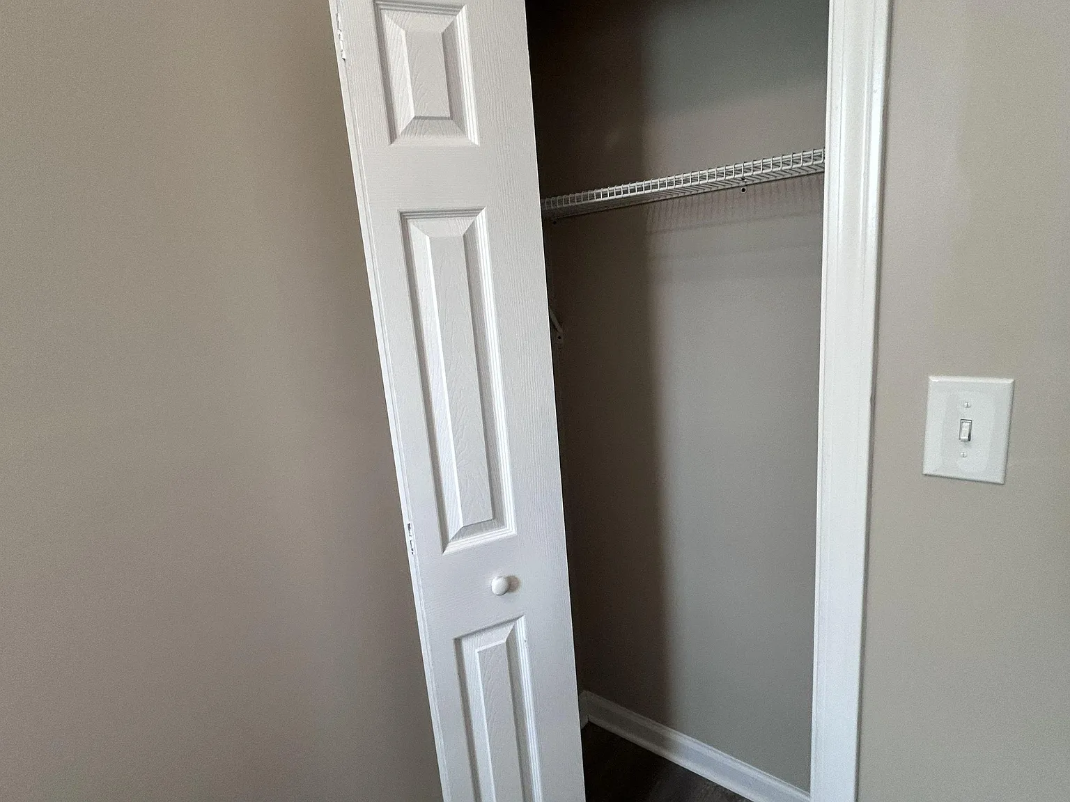 4 bed, 7.0 bath, 2000 sqft, $1,070 — Photo 2