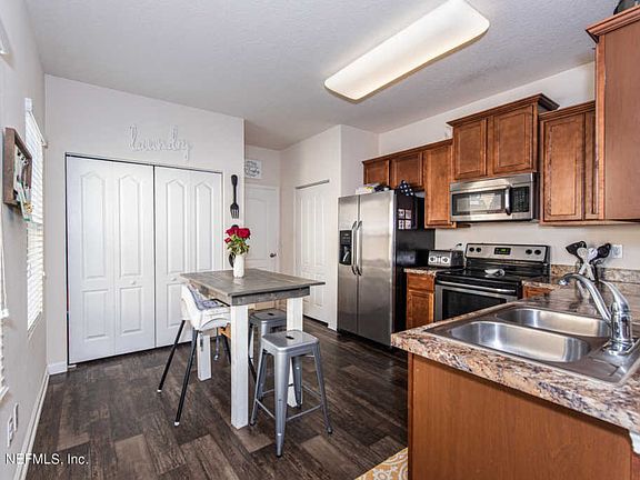 4th image of 57 Whitland Way