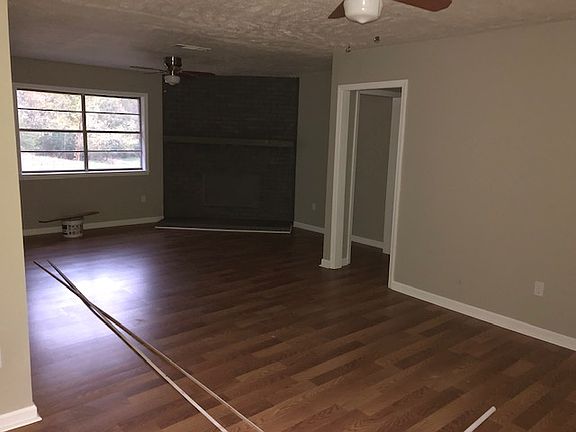 5th image of 402 Pleasant Valley Dr