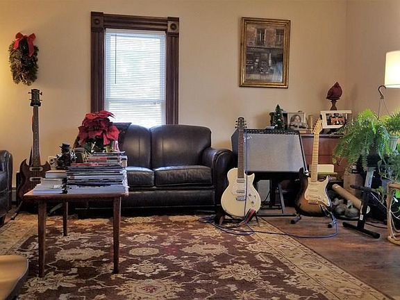 3rd image of 6 Hastings St