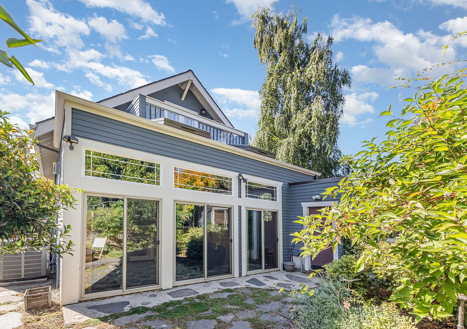 Sunset Hill Home — Photo 4