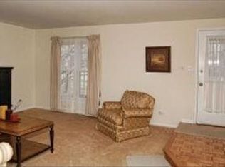 1315 W Meade Ln, Arlington Heights, IL 60004