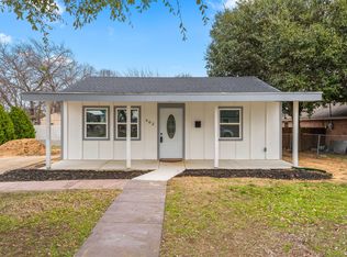 402 SW 18th St, Grand Prairie, TX 75051