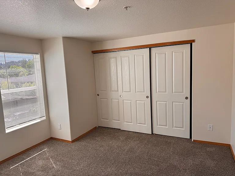 Loganberry Commons — Photo 13