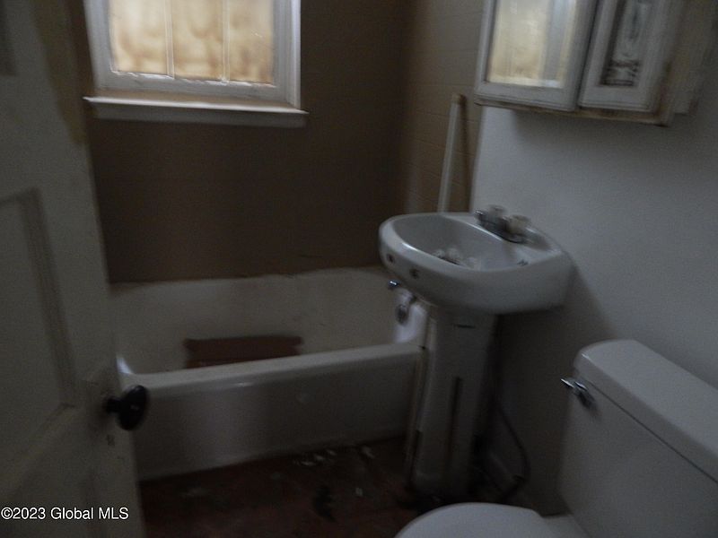 4th image of 76 N Allen Street