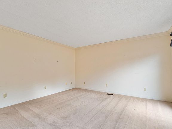 5th image of 2105 Monticello Ct