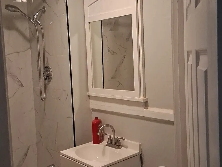 25 Glen Rd #1R — Photo 1