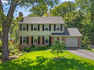 2435 Caron Ln, Falls Church, VA 22043