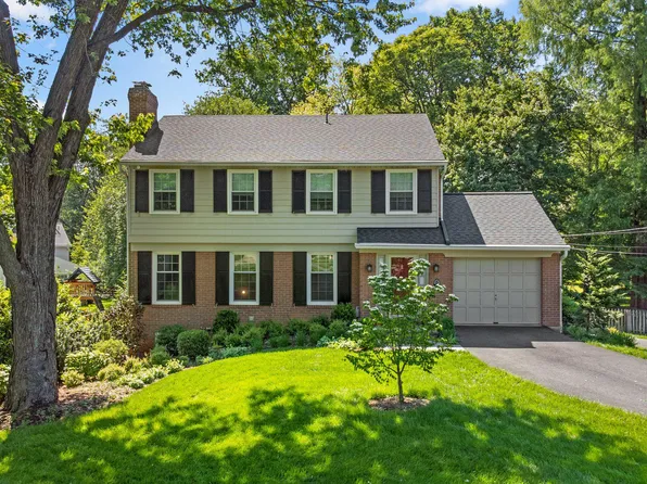 2435 Caron Ln, Falls Church, VA 22043