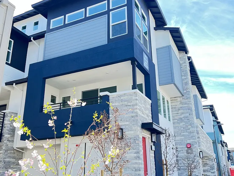Exterior-corner lot