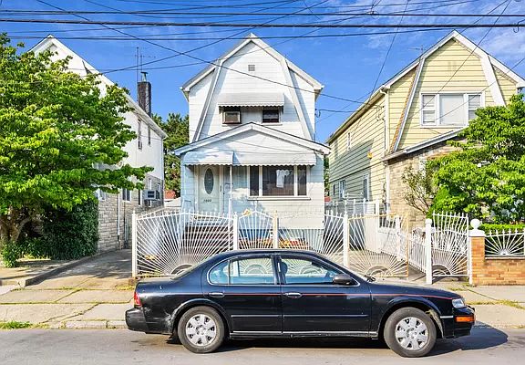 2nd image of 1033 E 93rd St