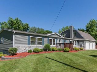 4920 East Rd SW, Cedar Rapids, IA 52404