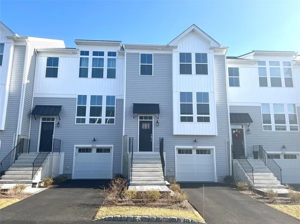 3519 Bennington Dr, Fishkill, NY 12524