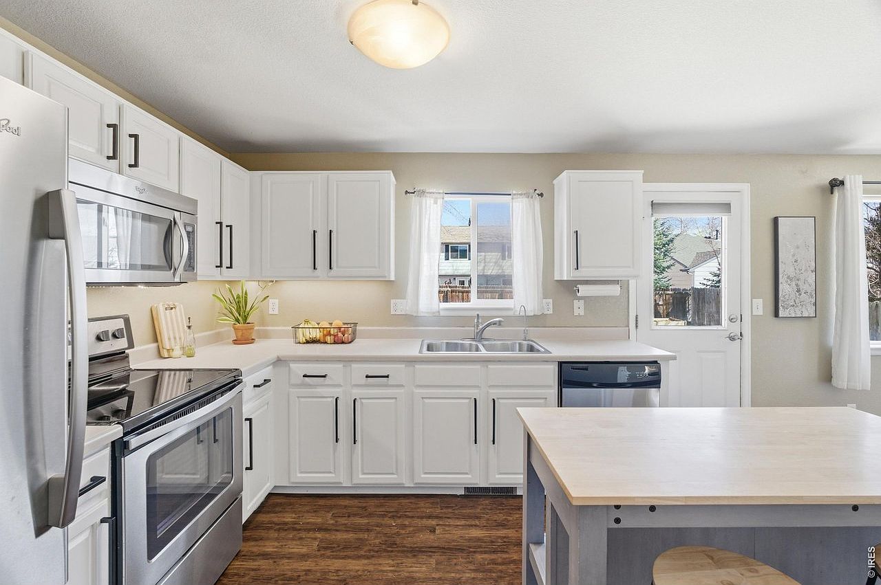 2110 Astoria Ln - Photo 2