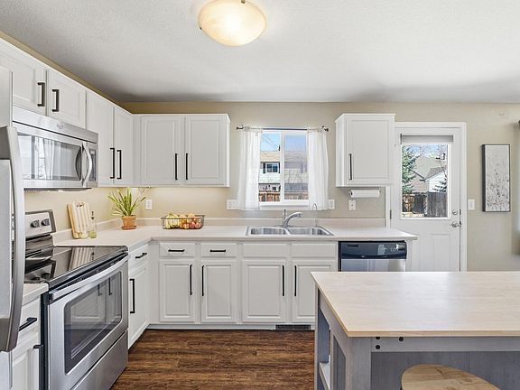 2nd image of 2110 Astoria Ln